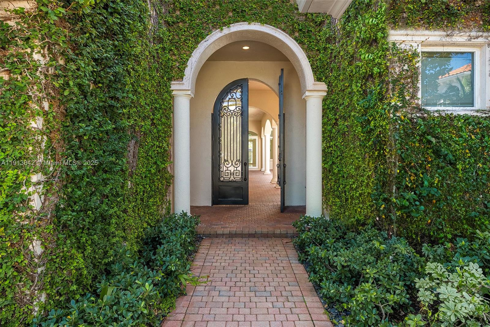 Photo of 1295 Hatteras Ln  (1295), Hollywood, Florida, 33019 - 