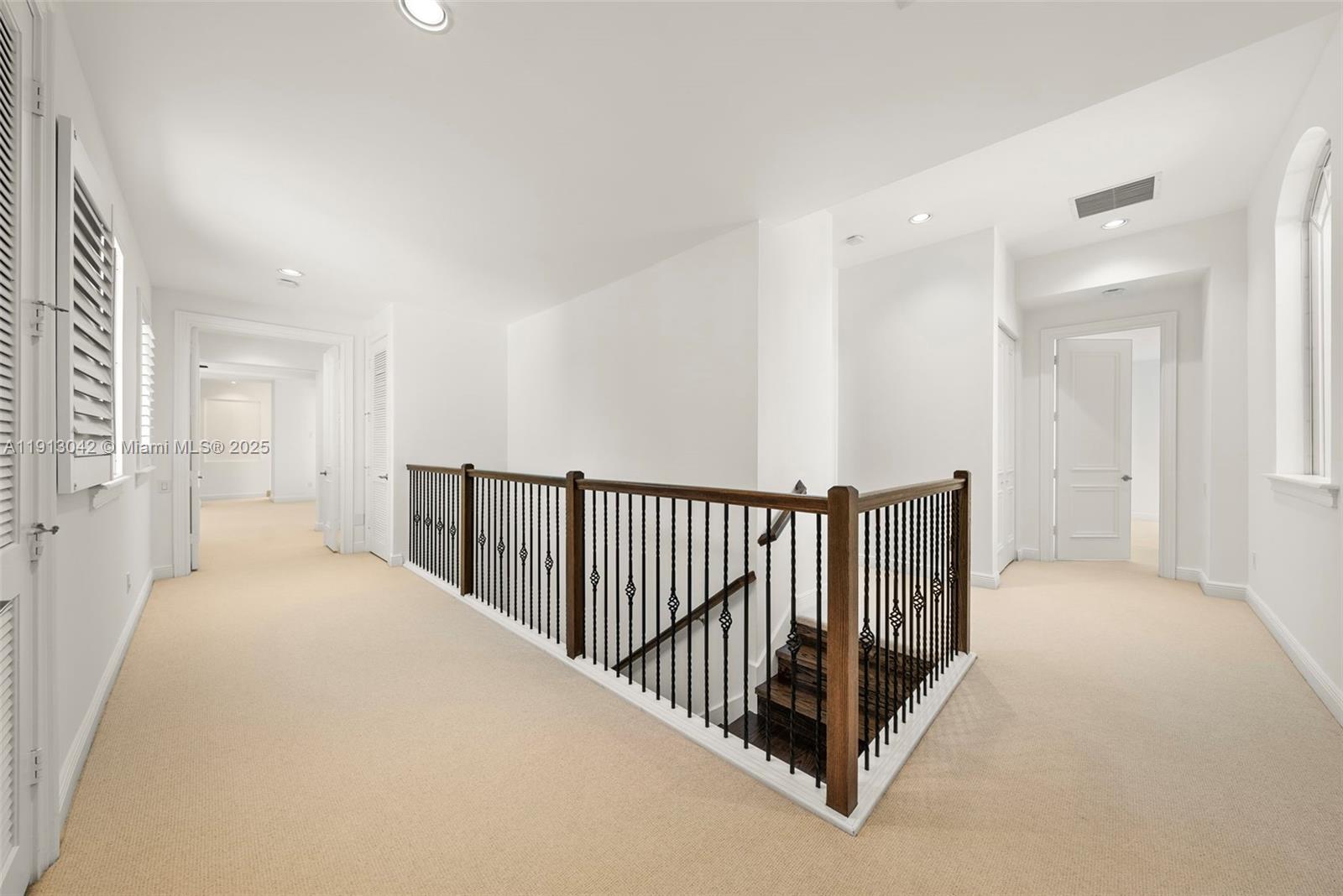 Photo of 1295 Hatteras Ln  (1295), Hollywood, Florida, 33019 - 