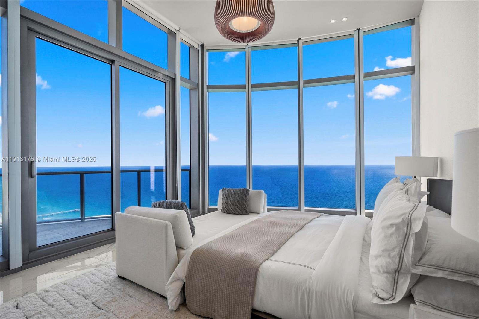 See details 4701 3 / 5 2688 sq. ft. $ 2025-11-12 0 Photo