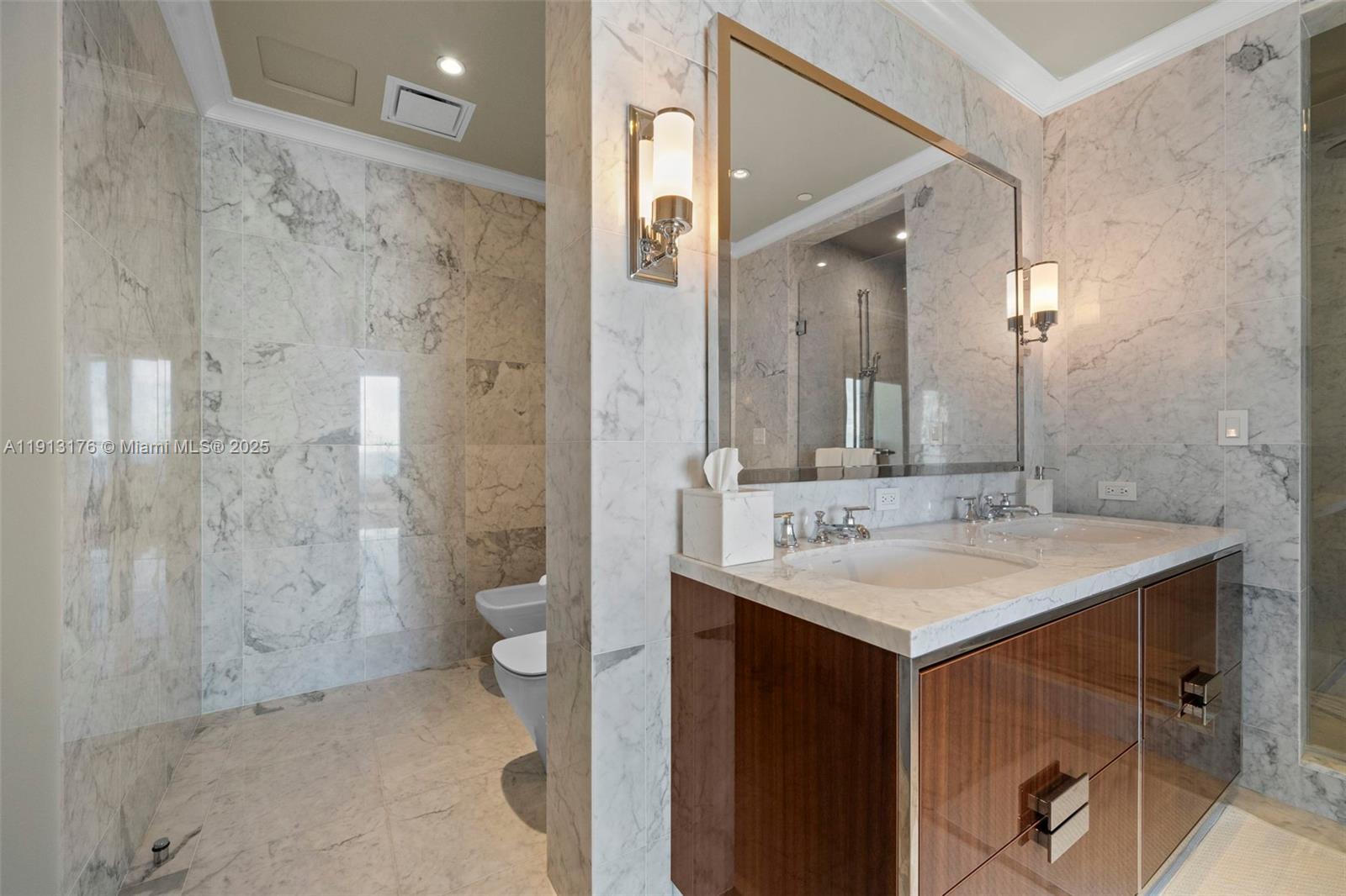 See details 4701 3 / 5 2688 sq. ft. $ 2025-11-12 0 Photo