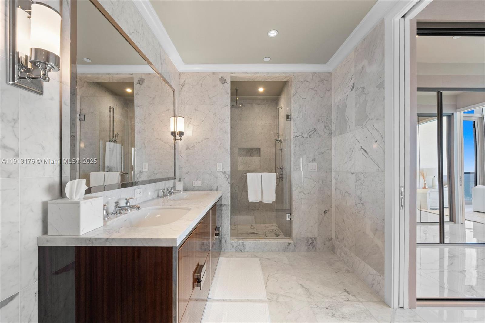 See details 4701 3 / 5 2688 sq. ft. $ 2025-11-12 0 Photo