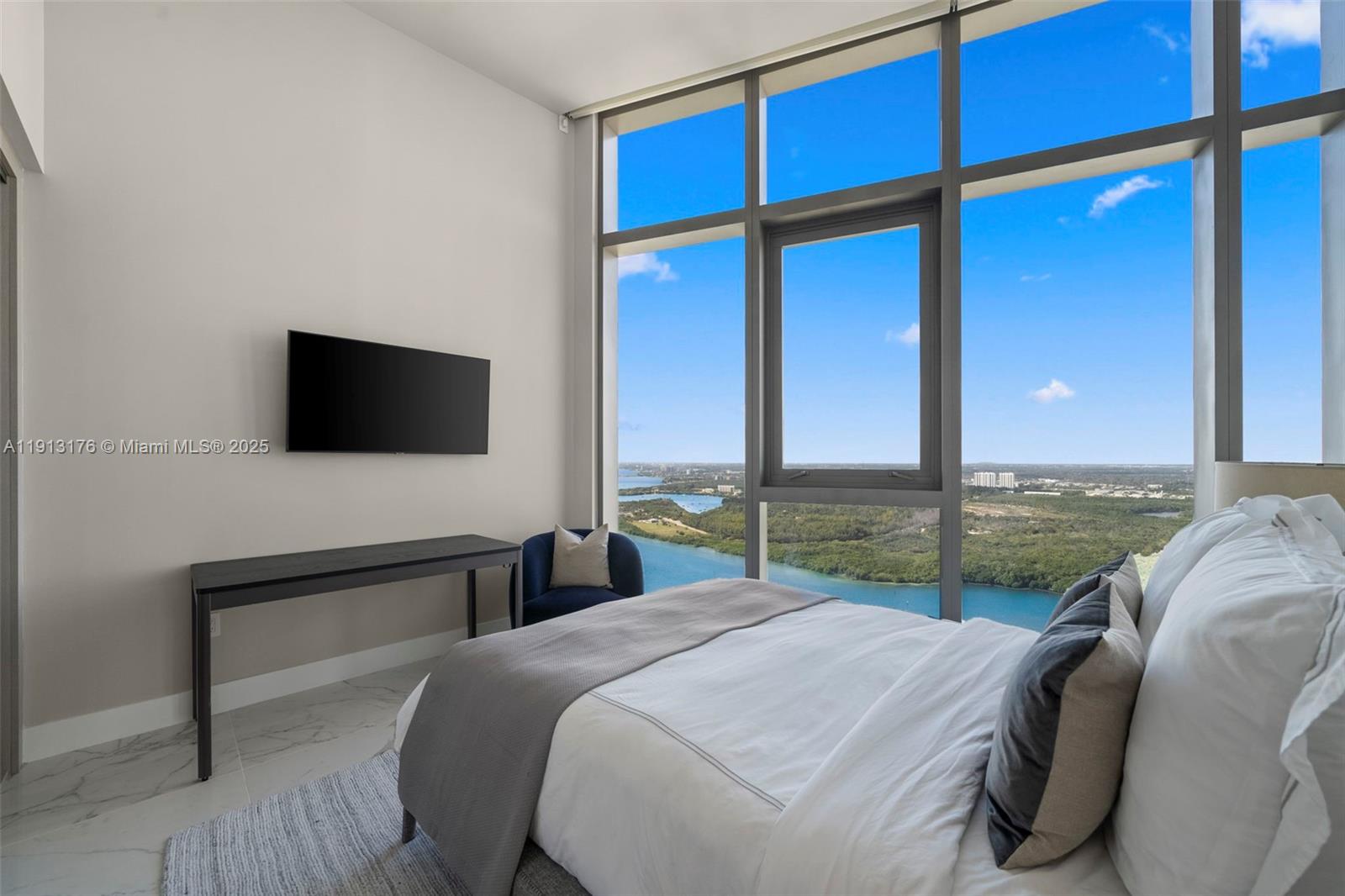 See details 4701 3 / 5 2688 sq. ft. $ 2025-11-12 0 Photo