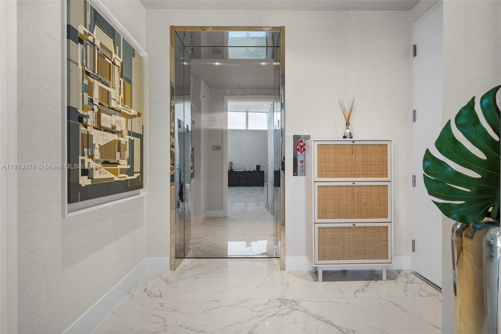 See details 4701 3 / 5 2688 sq. ft. $ 2025-11-12 0 Photo