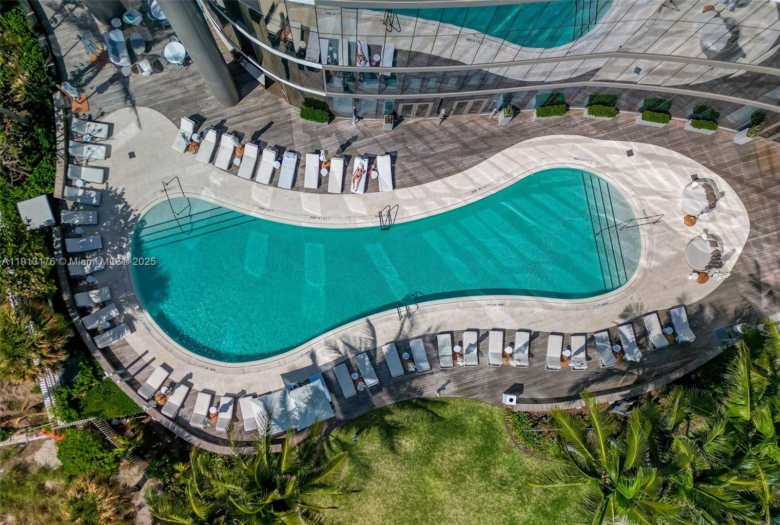 See details 4701 3 / 5 2688 sq. ft. $ 2025-11-12 0 Photo