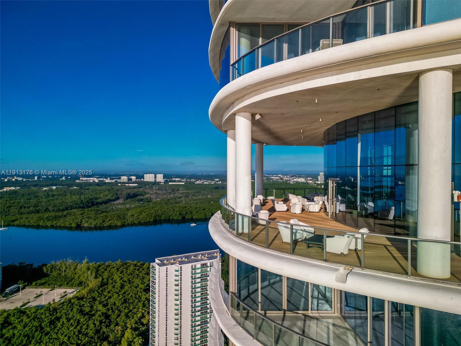 See details 4701 3 / 5 2688 sq. ft. $ 2025-11-12 0 Photo