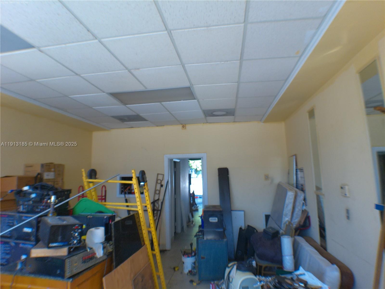   /   sq. ft. $ 2025-11-12 0 foto