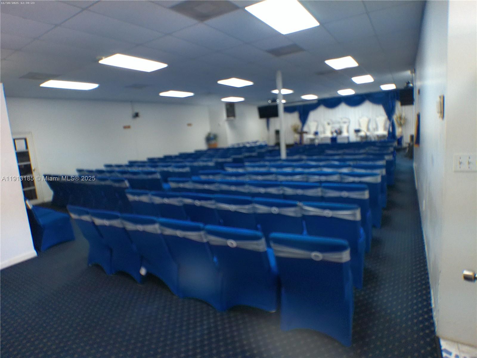   /   sq. ft. $ 2025-11-12 0 foto