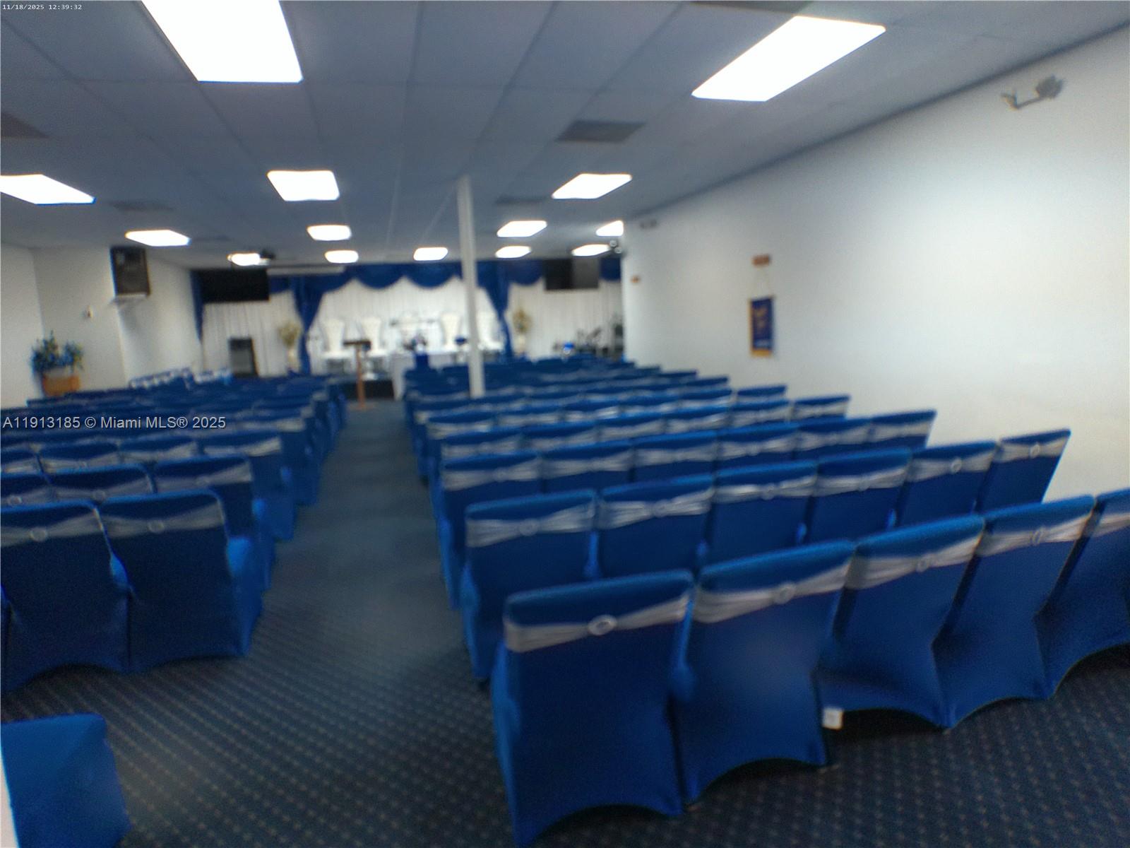   /   sq. ft. $ 2025-11-12 0 foto