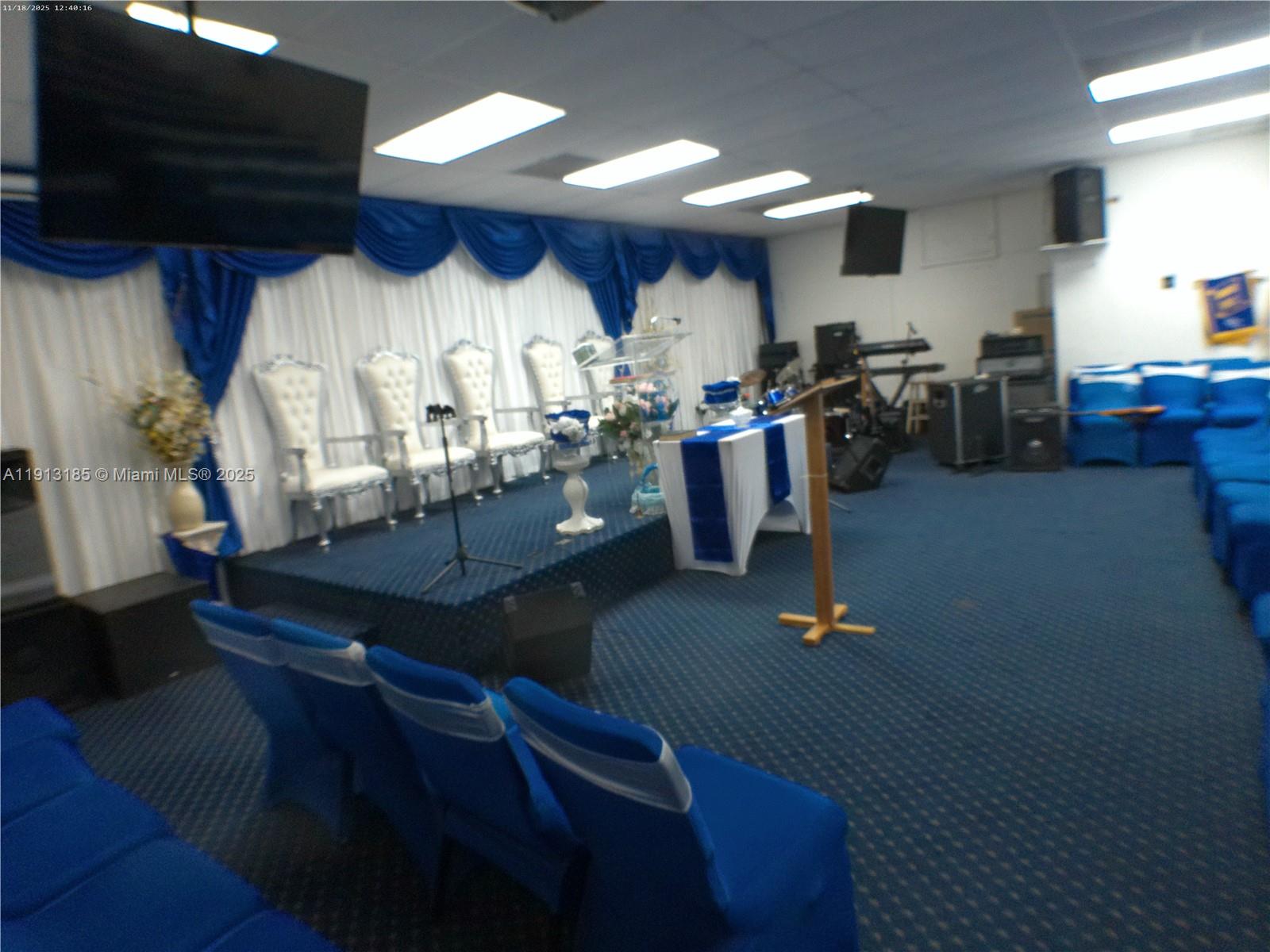   /   sq. ft. $ 2025-11-12 0 foto