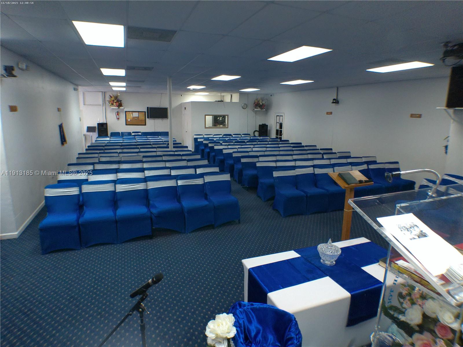   /   sq. ft. $ 2025-11-12 0 foto