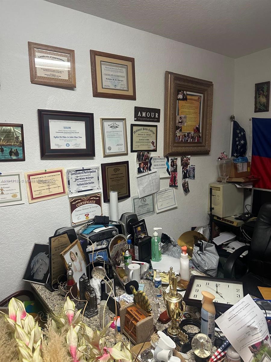   /   sq. ft. $ 2025-11-12 0 foto