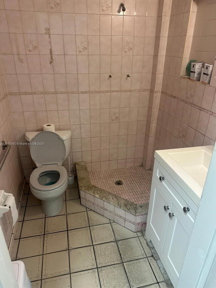   /   sq. ft. $ 2025-11-12 0 foto