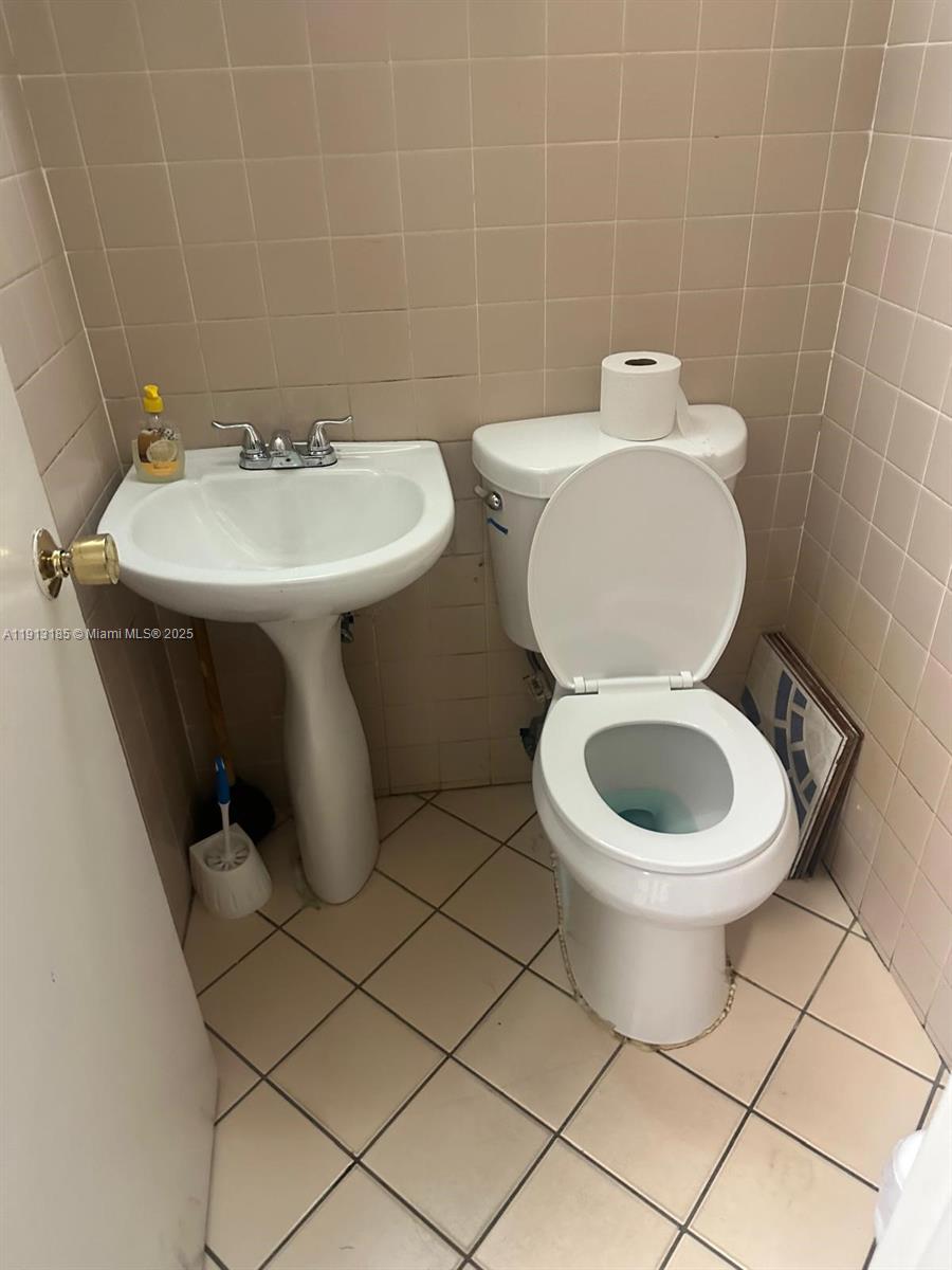   /   sq. ft. $ 2025-11-12 0 foto