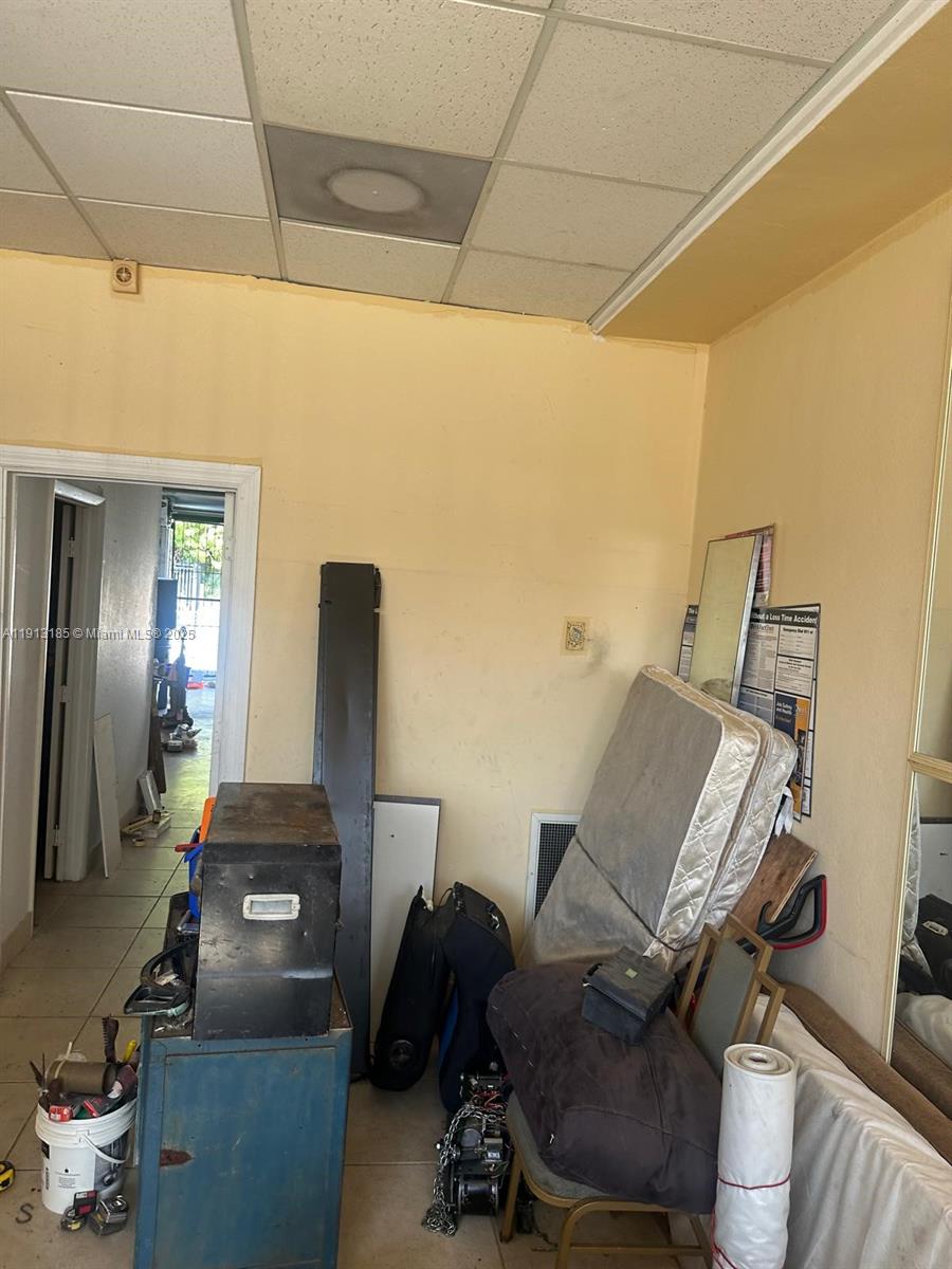   /   sq. ft. $ 2025-11-12 0 foto