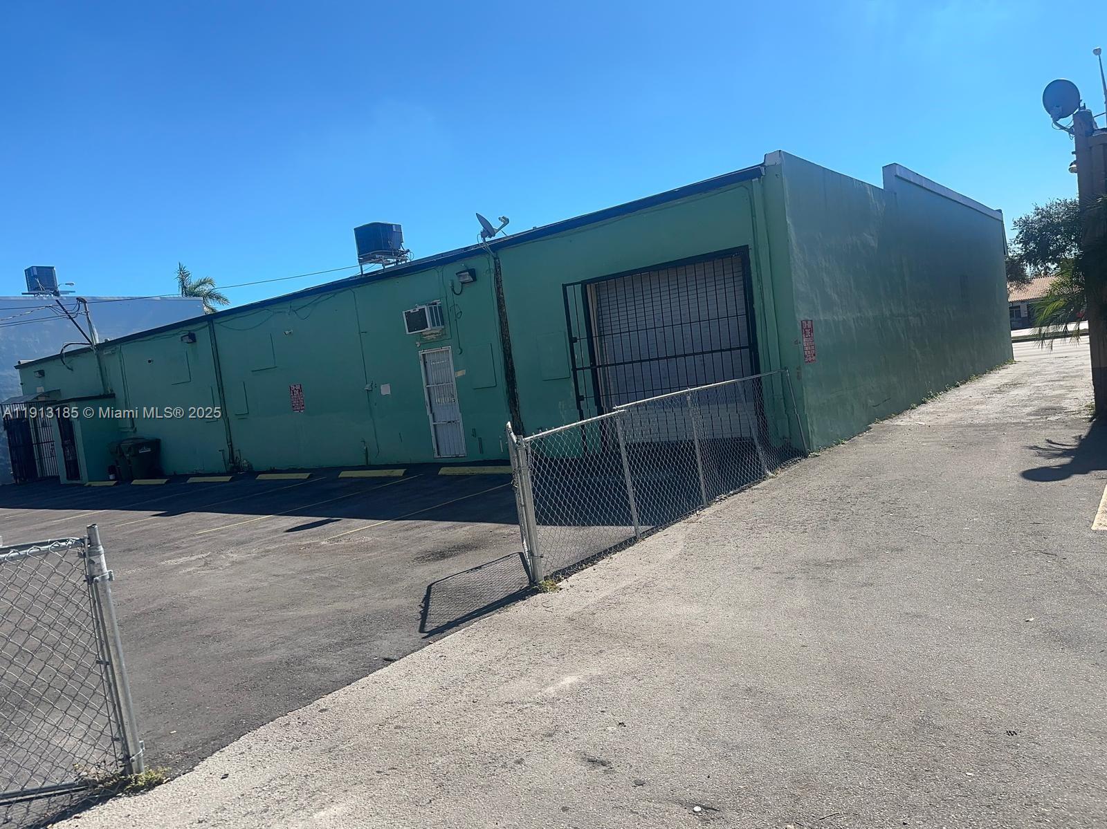   /   sq. ft. $ 2025-11-12 0 foto