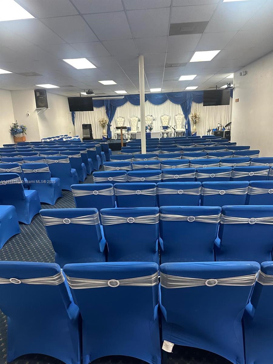   /   sq. ft. $ 2025-11-12 0 foto