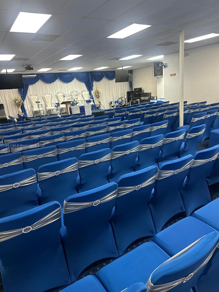   /   sq. ft. $ 2025-11-12 0 foto