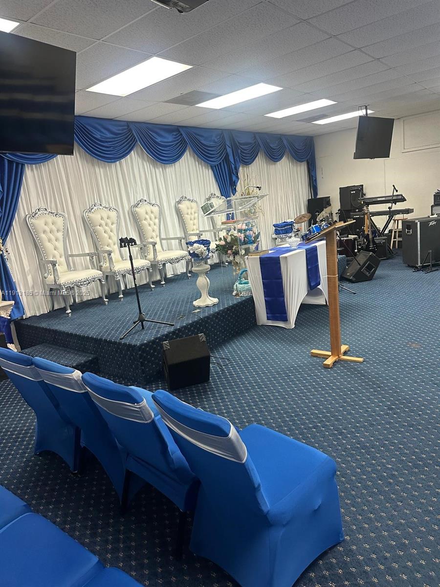   /   sq. ft. $ 2025-11-12 0 foto