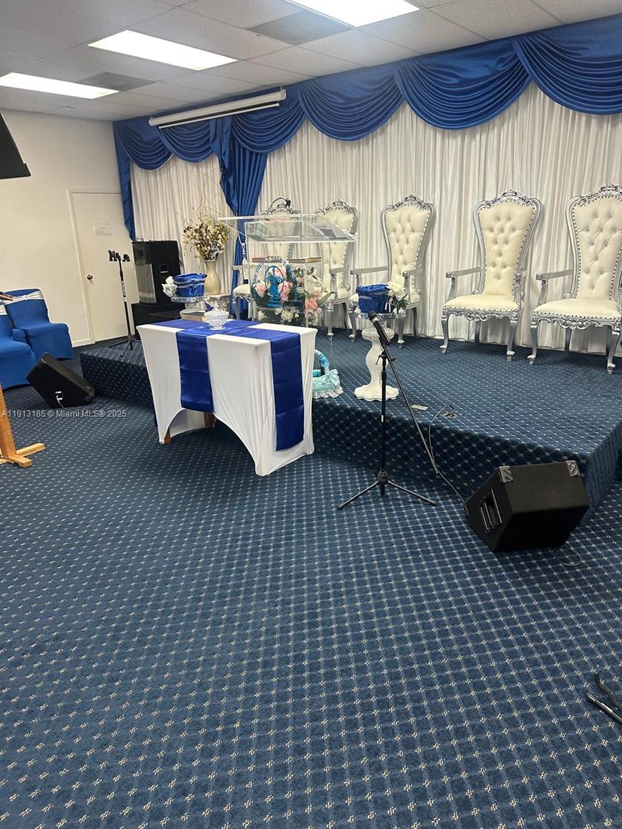   /   sq. ft. $ 2025-11-12 0 foto