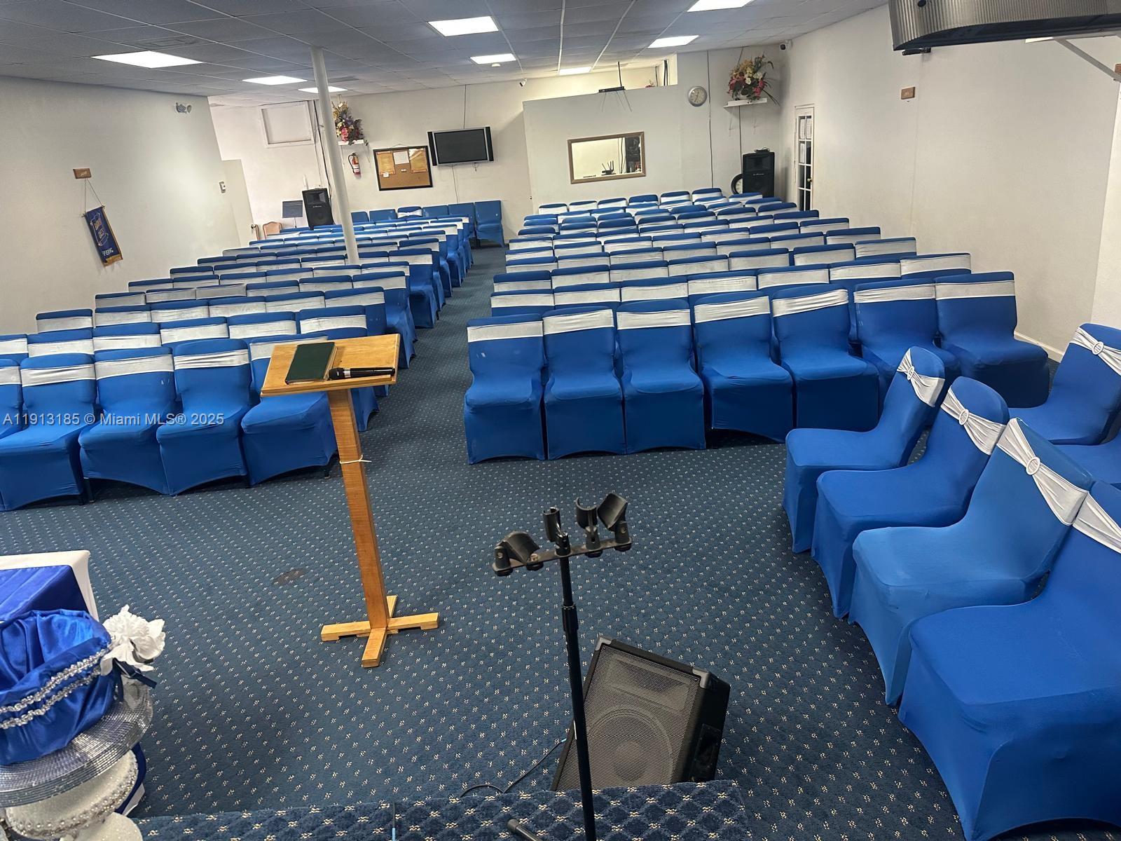   /   sq. ft. $ 2025-11-12 0 foto