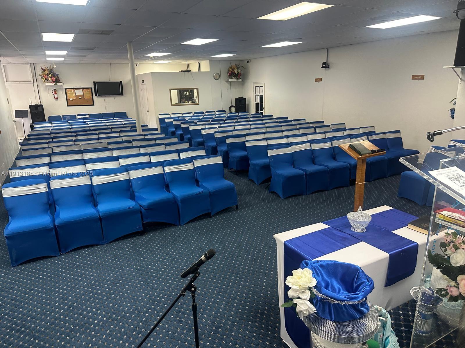   /   sq. ft. $ 2025-11-12 0 foto