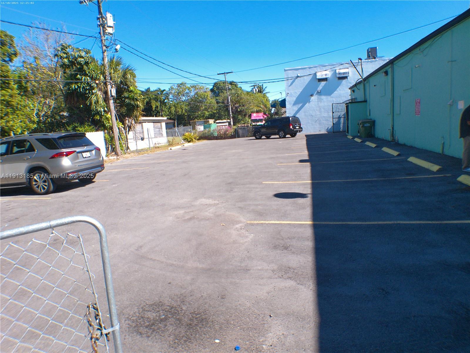   /   sq. ft. $ 2025-11-12 0 foto