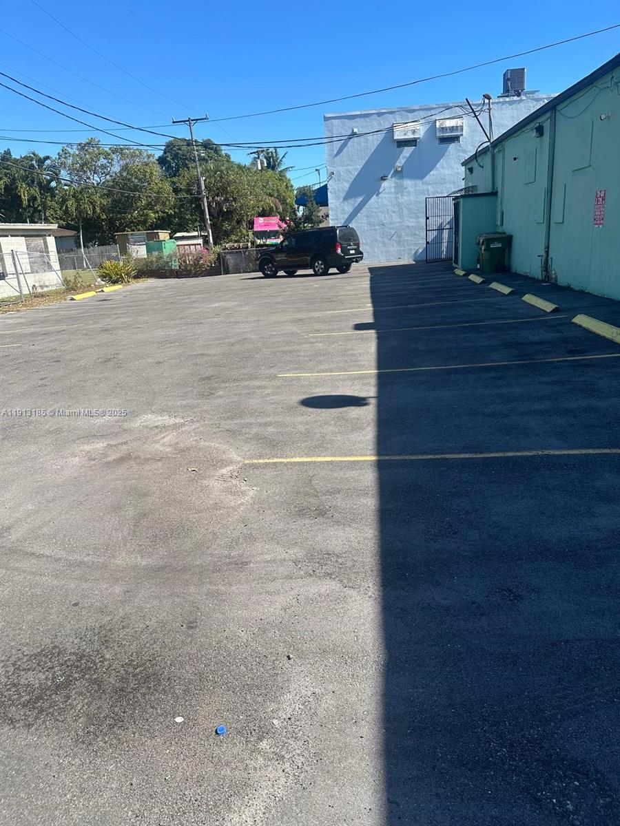   /   sq. ft. $ 2025-11-12 0 foto