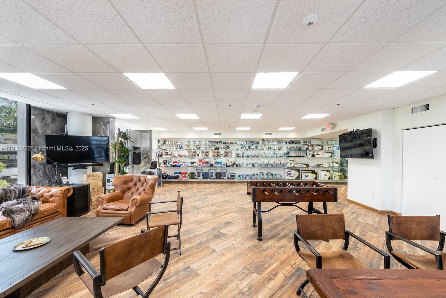 See details 303 / sq. ft. $ 2025-11-12 0 Photo