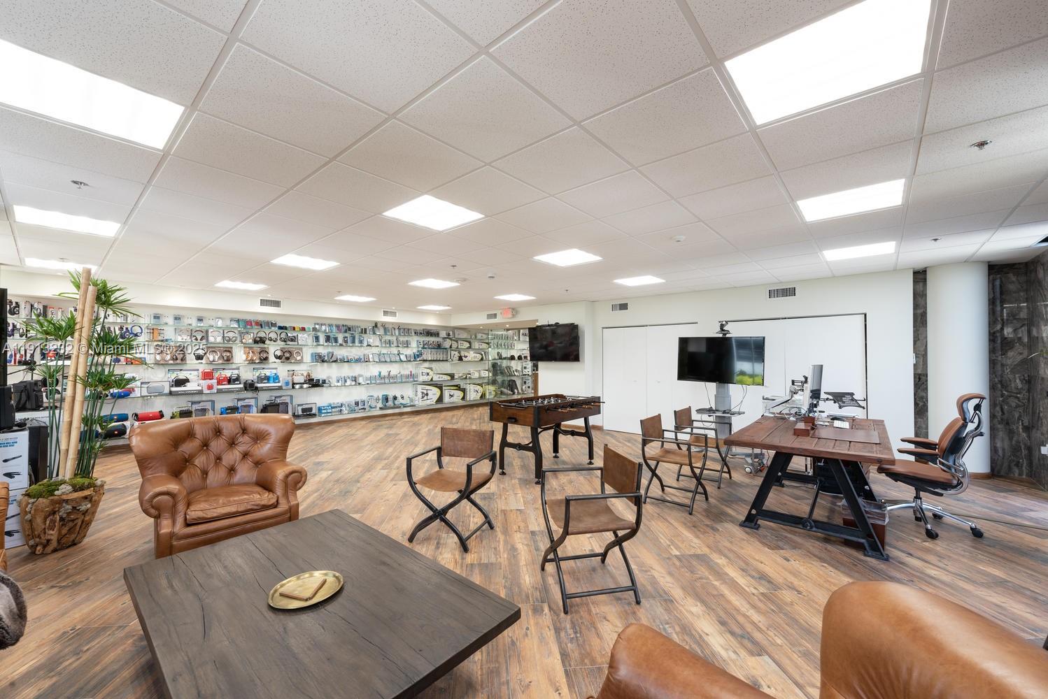 See details 303 / sq. ft. $ 2025-11-12 0 Photo