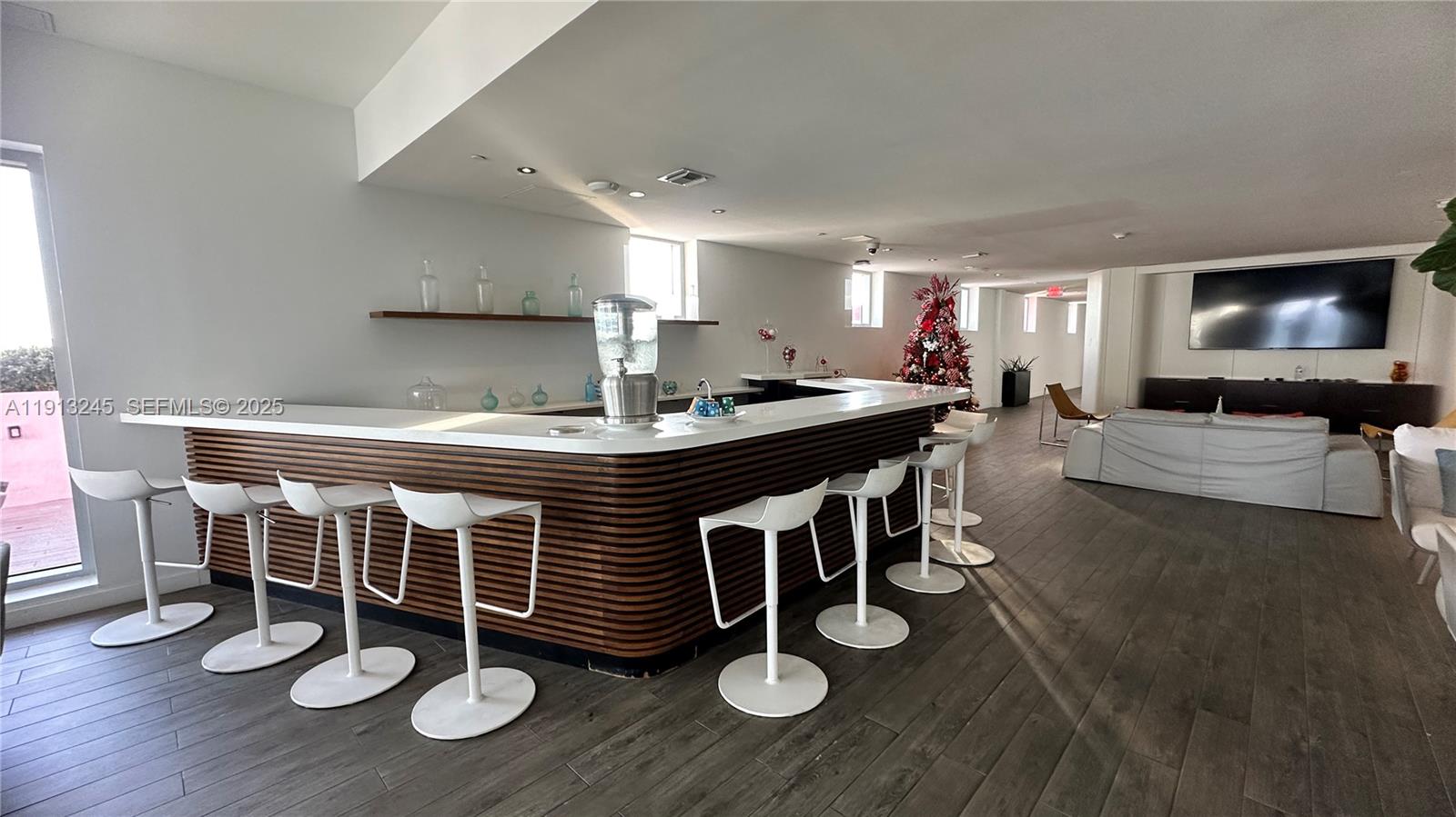 Photo of 2602 Hallandale Beach Blvd  #R703, Hallandale Beach, Florida, 33009 - LOUNGE