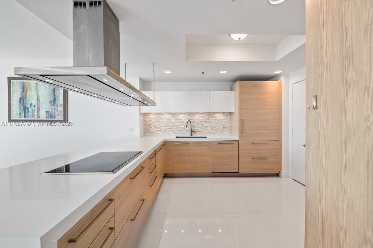 Photo of 17301 Biscayne Blvd #811, North Miami Beach, Florida, 33160 -