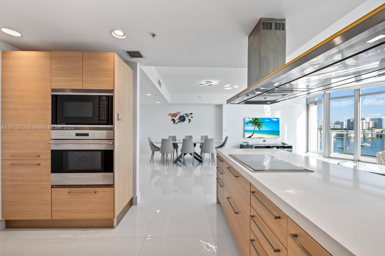 Photo of 17301 Biscayne Blvd #811, North Miami Beach, Florida, 33160 -