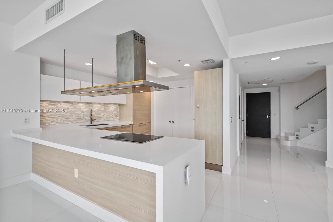 Photo of 17301 Biscayne Blvd #811, North Miami Beach, Florida, 33160 -