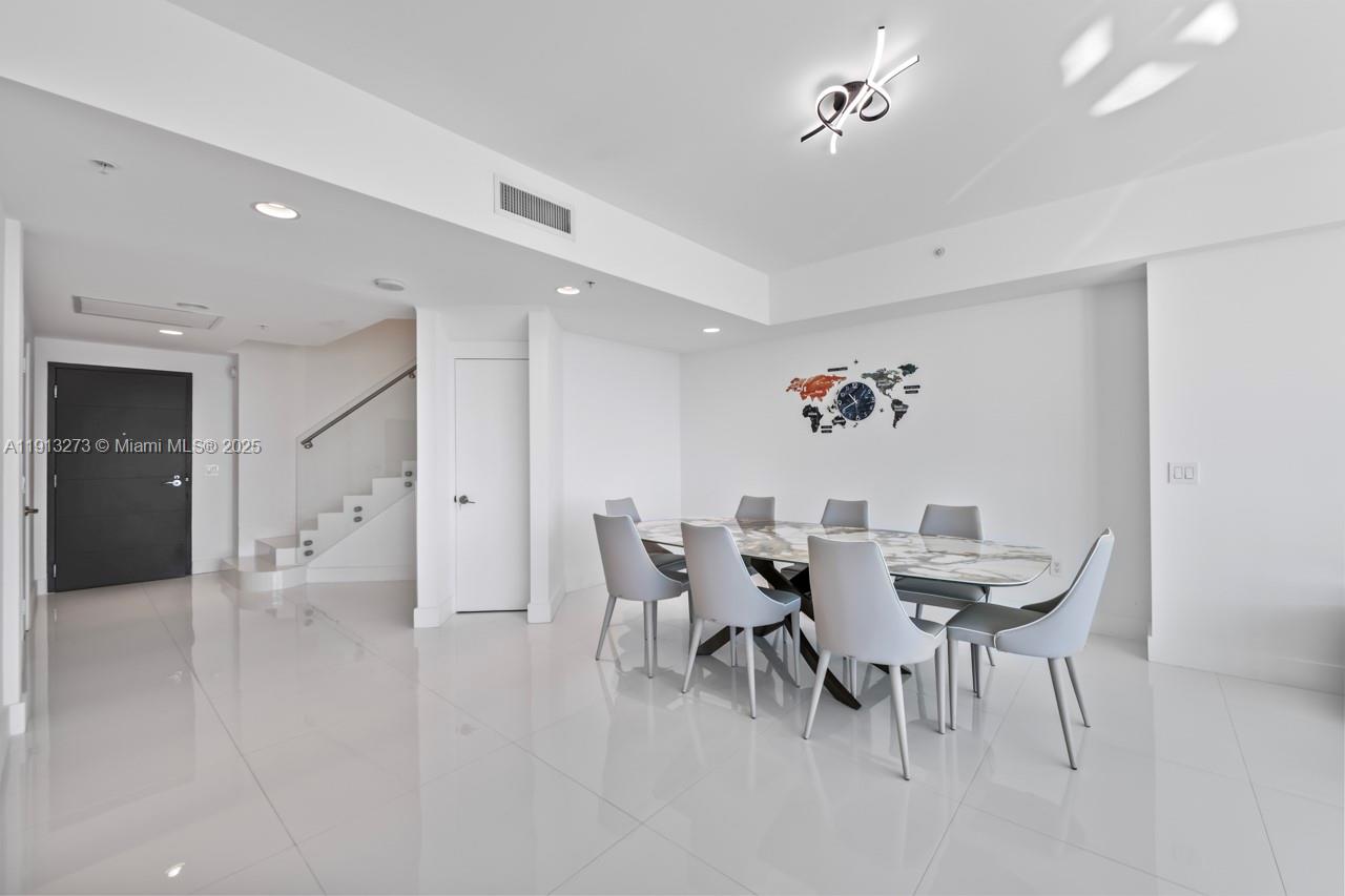 Photo of 17301 Biscayne Blvd #811, North Miami Beach, Florida, 33160 -