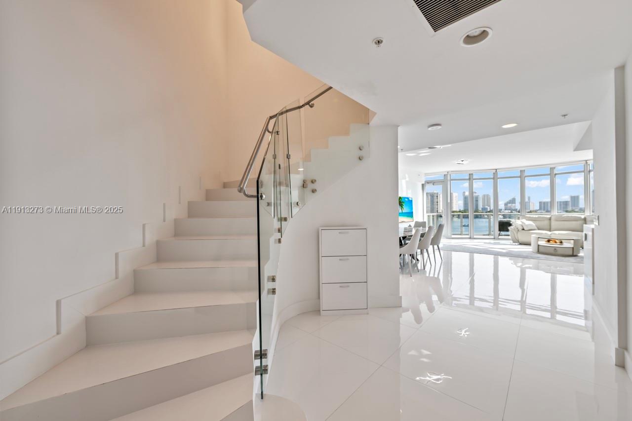 Photo of 17301 Biscayne Blvd #811, North Miami Beach, Florida, 33160 -