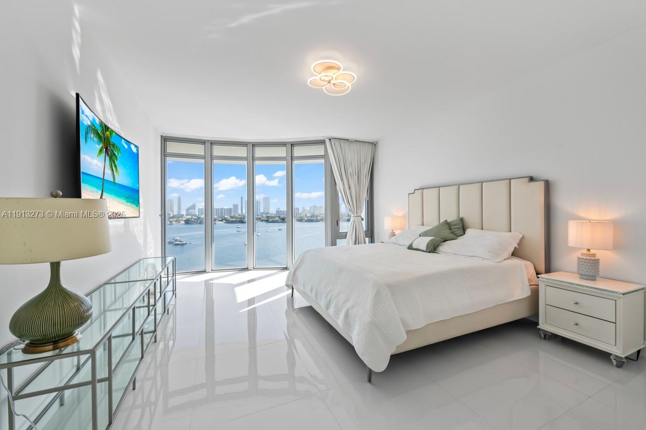 Photo of 17301 Biscayne Blvd #811, North Miami Beach, Florida, 33160 -