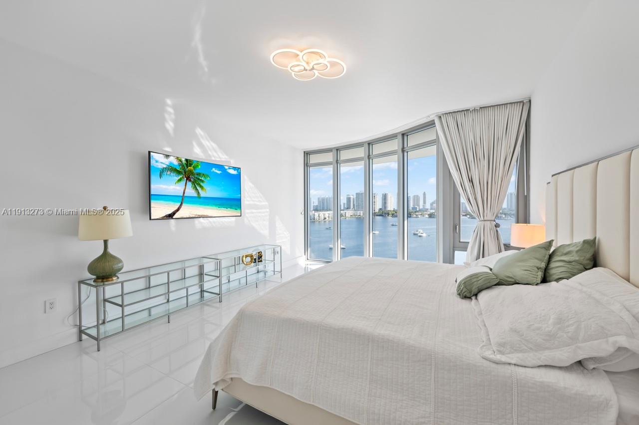 Photo of 17301 Biscayne Blvd #811, North Miami Beach, Florida, 33160 -