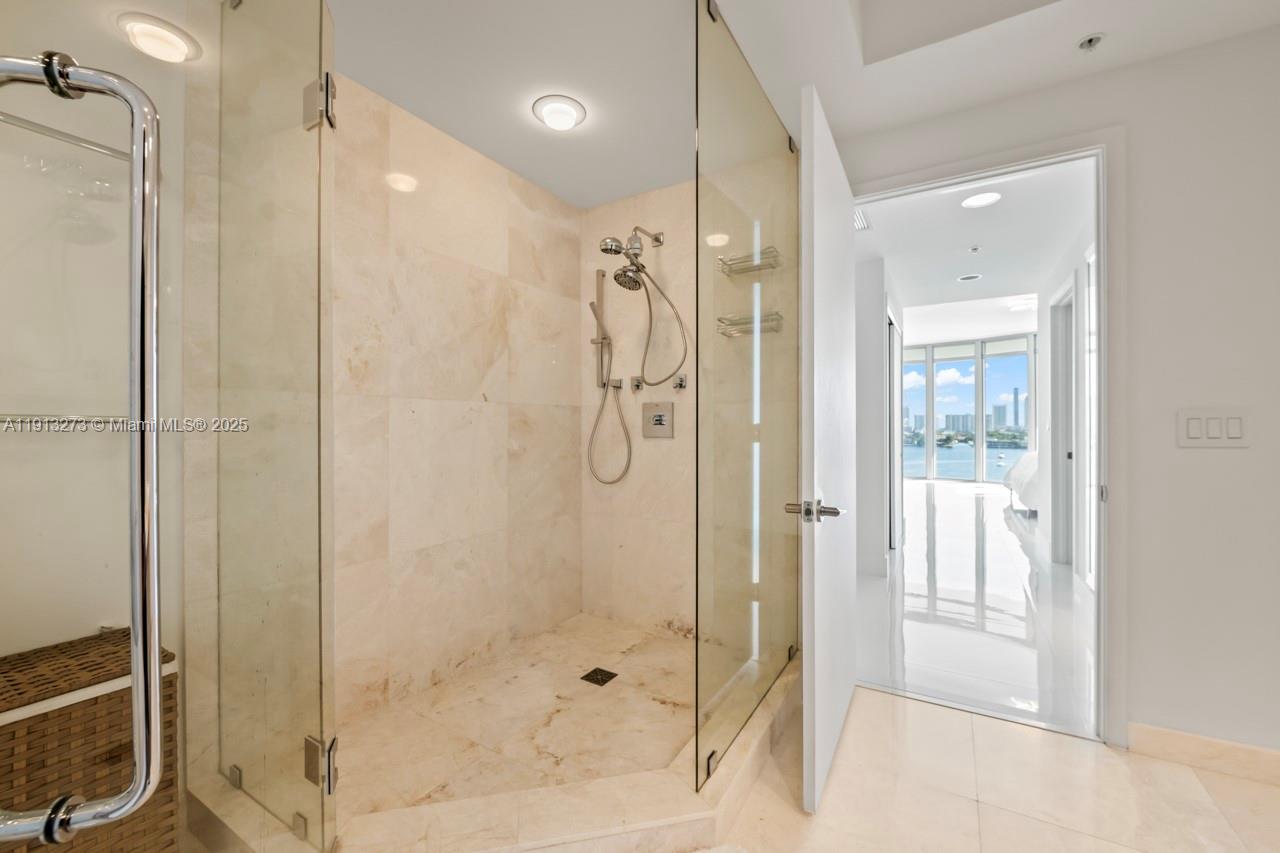 Photo of 17301 Biscayne Blvd #811, North Miami Beach, Florida, 33160 -