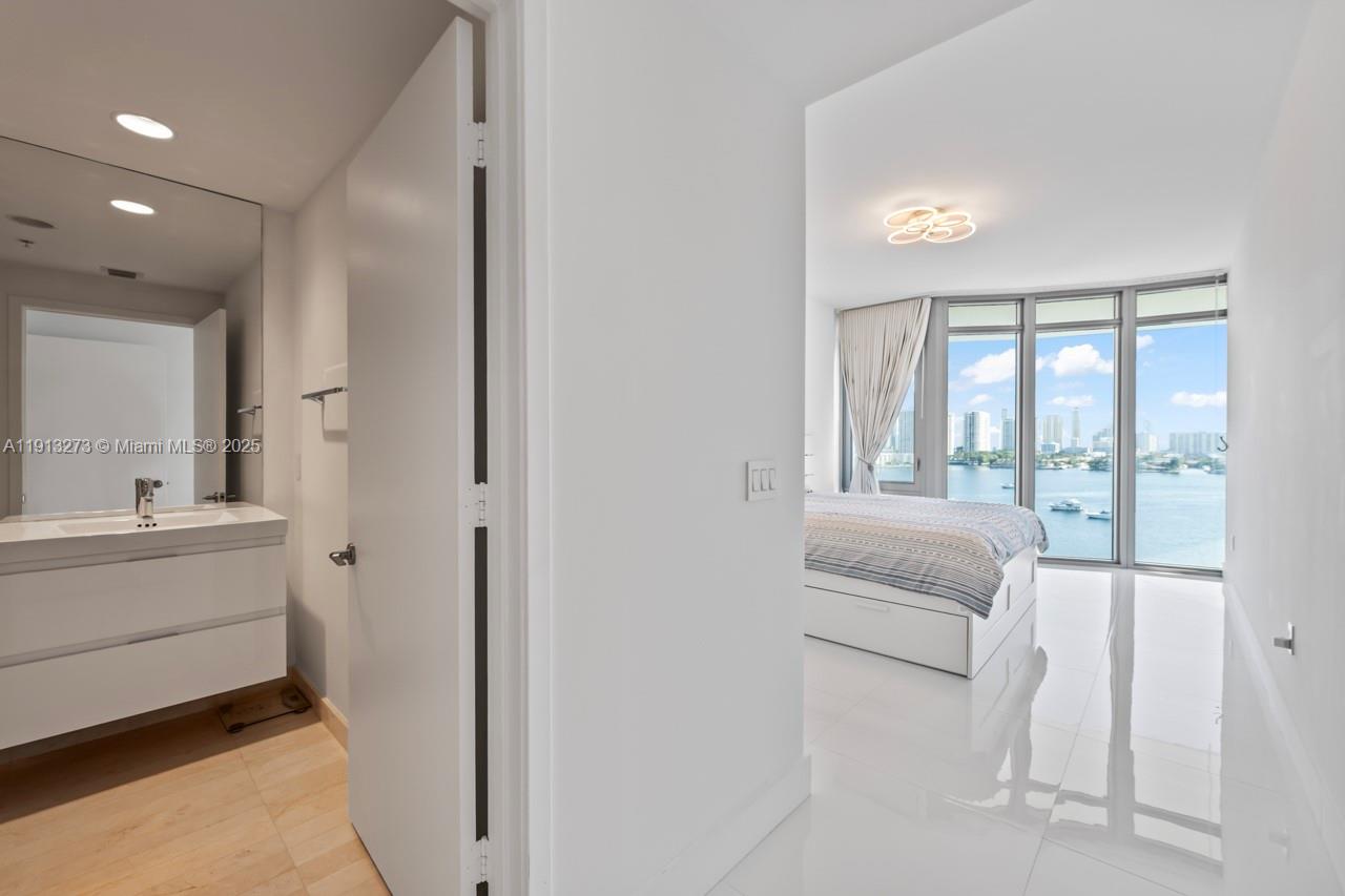 Photo of 17301 Biscayne Blvd #811, North Miami Beach, Florida, 33160 -