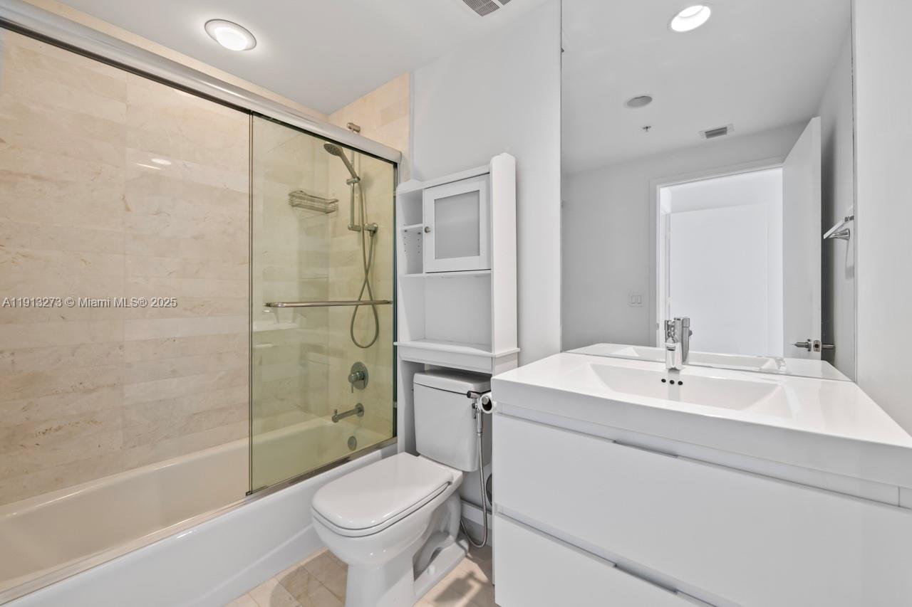 Photo of 17301 Biscayne Blvd #811, North Miami Beach, Florida, 33160 -