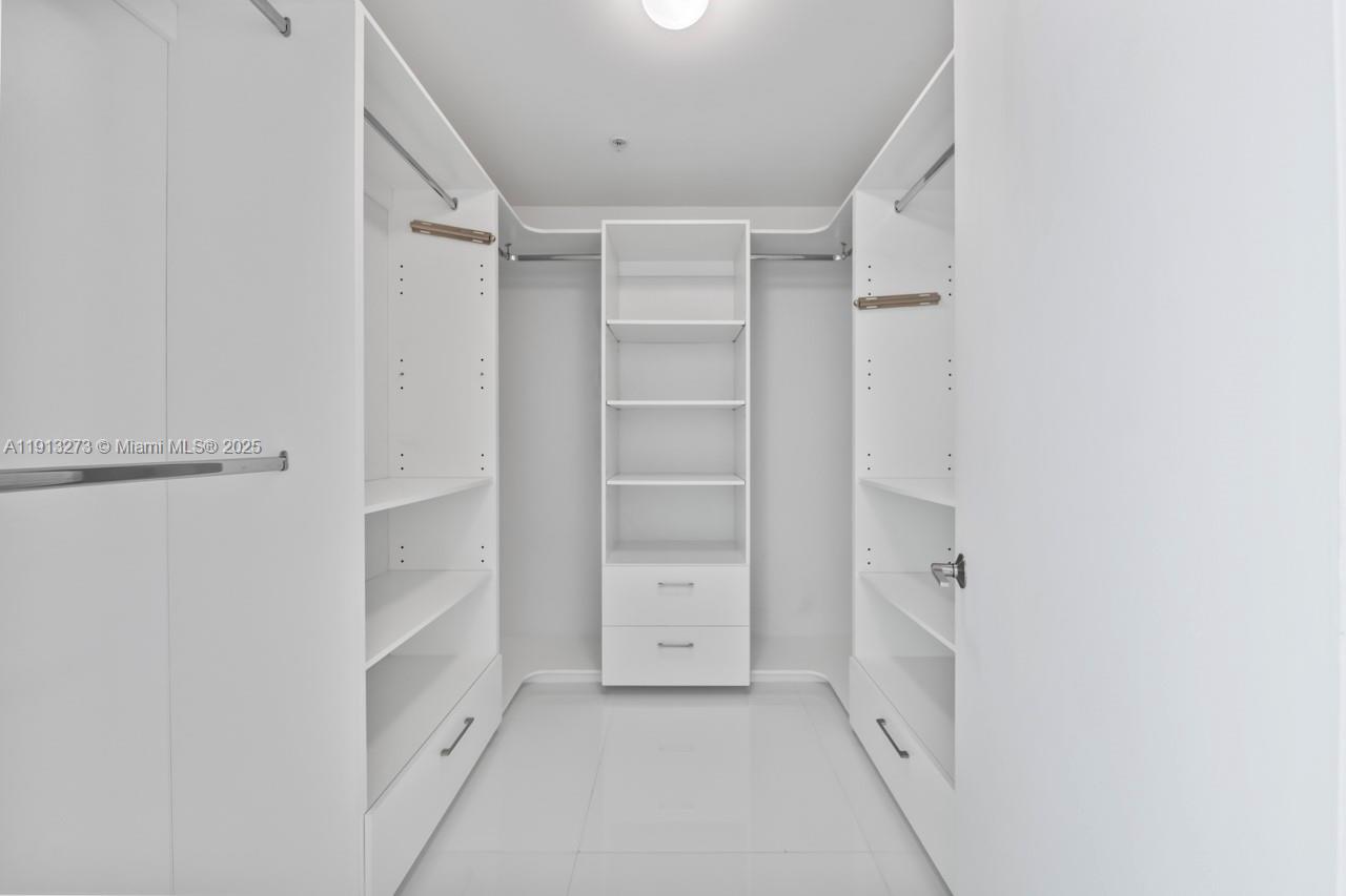 Photo of 17301 Biscayne Blvd #811, North Miami Beach, Florida, 33160 -