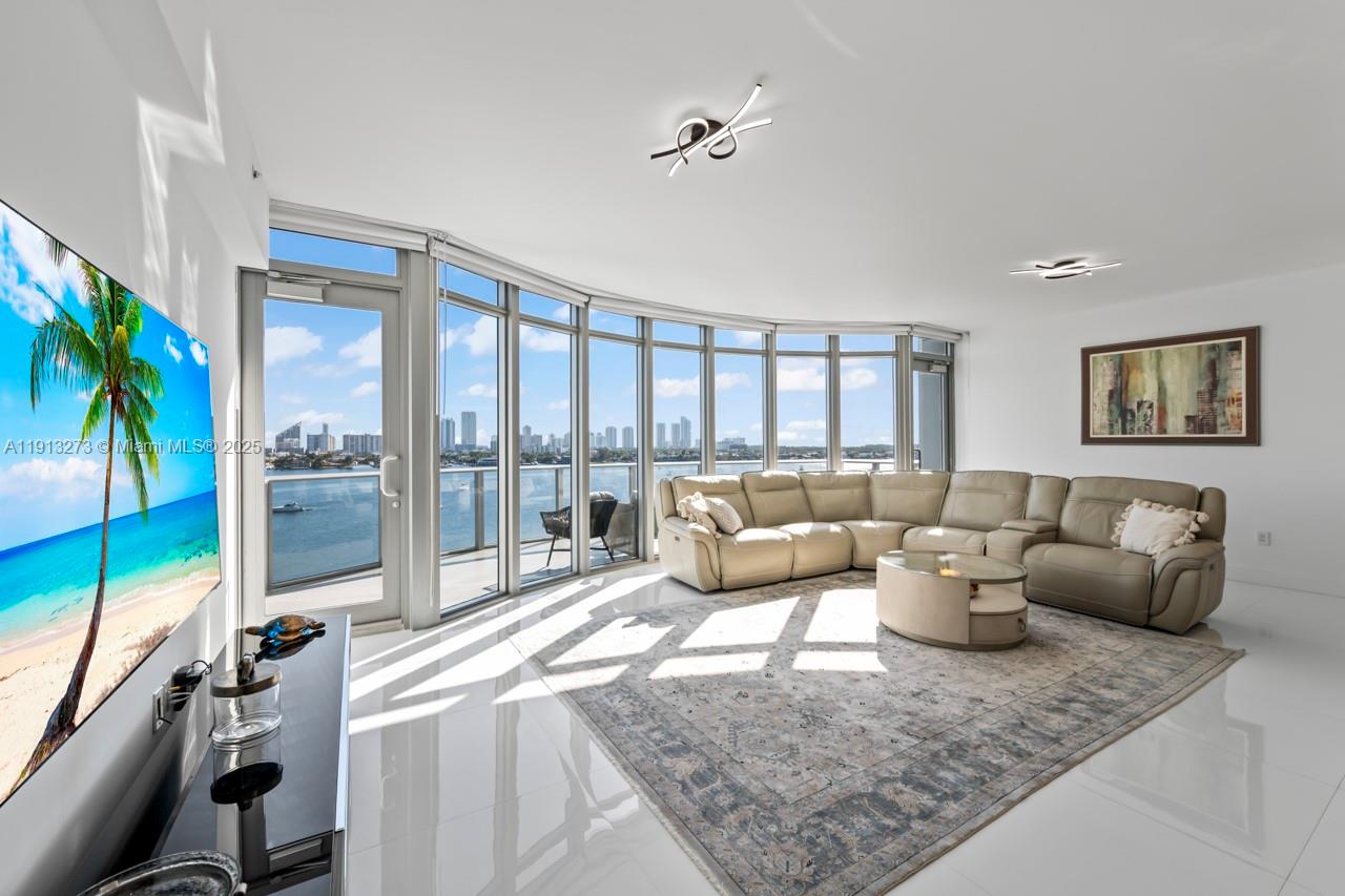 Photo of 17301 Biscayne Blvd #811, North Miami Beach, Florida, 33160 -