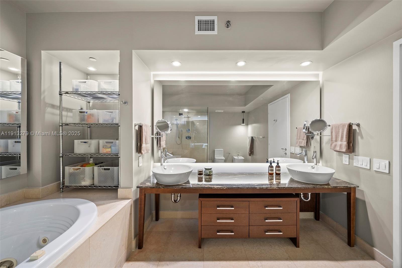 Photo of 450 Alton Rd  #805, Miami Beach, Florida, 33139 - 