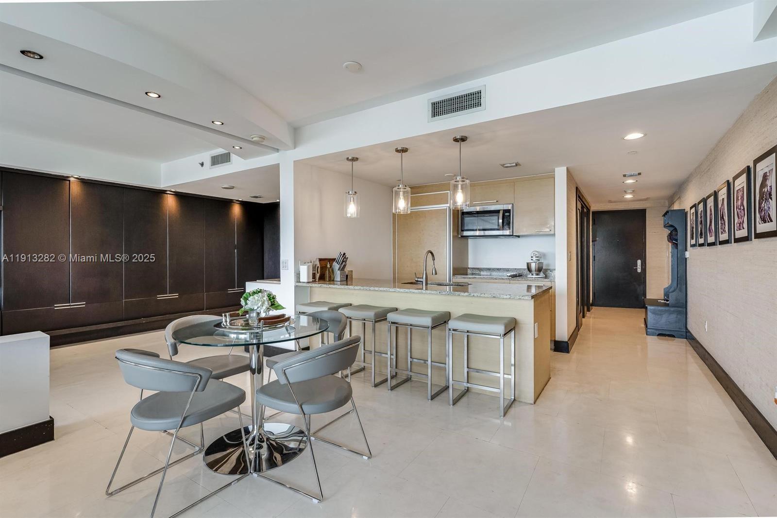 3109 2 / 1 1086 кв.футов $ 2025-11-12 0 Фото