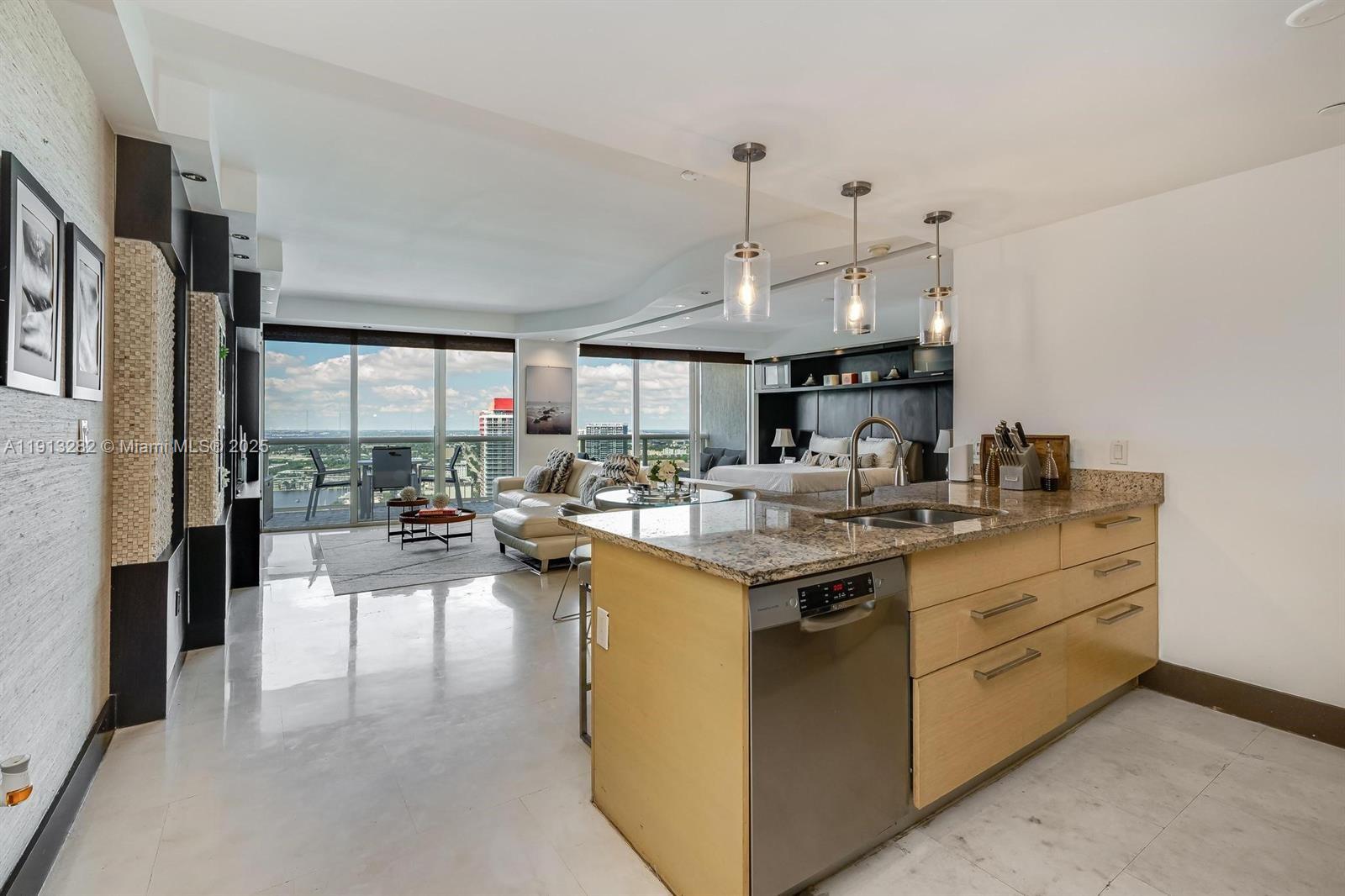 3109 2 / 1 1086 кв.футов $ 2025-11-12 0 Фото