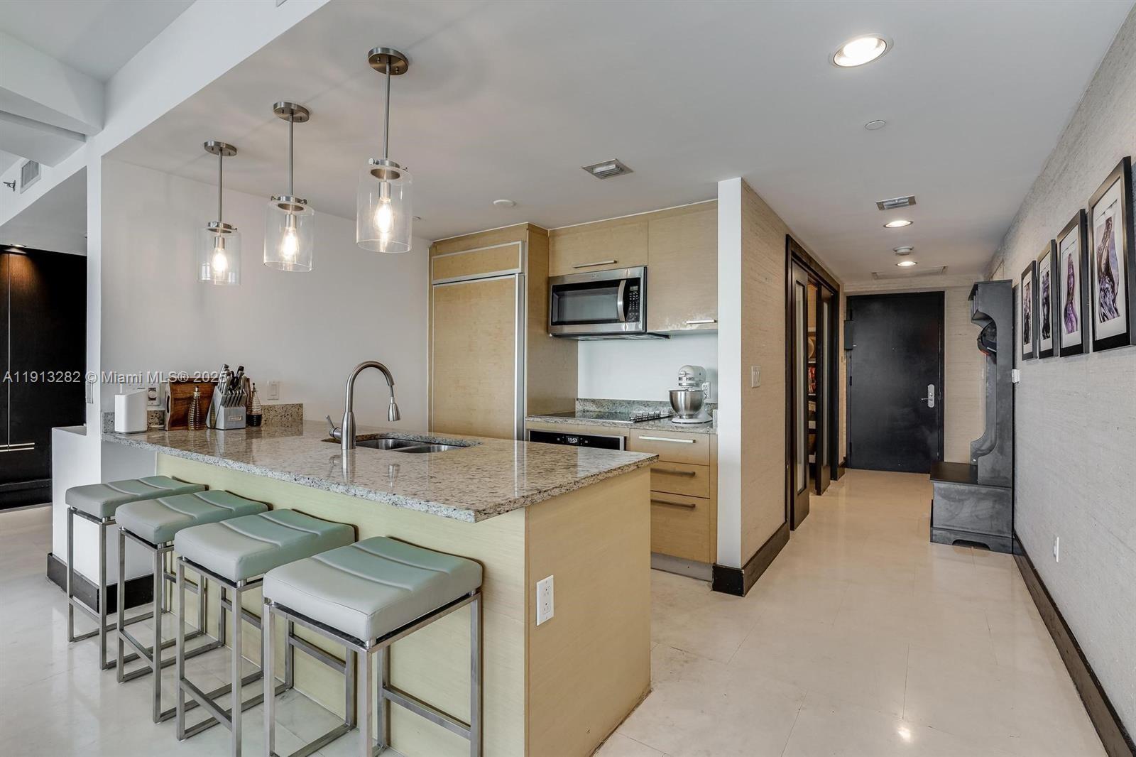 3109 2 / 1 1086 кв.футов $ 2025-11-12 0 Фото