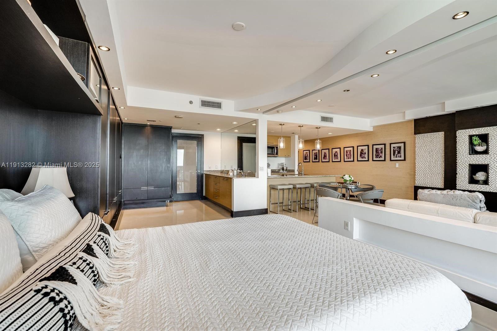 3109 2 / 1 1086 кв.футов $ 2025-11-12 0 Фото