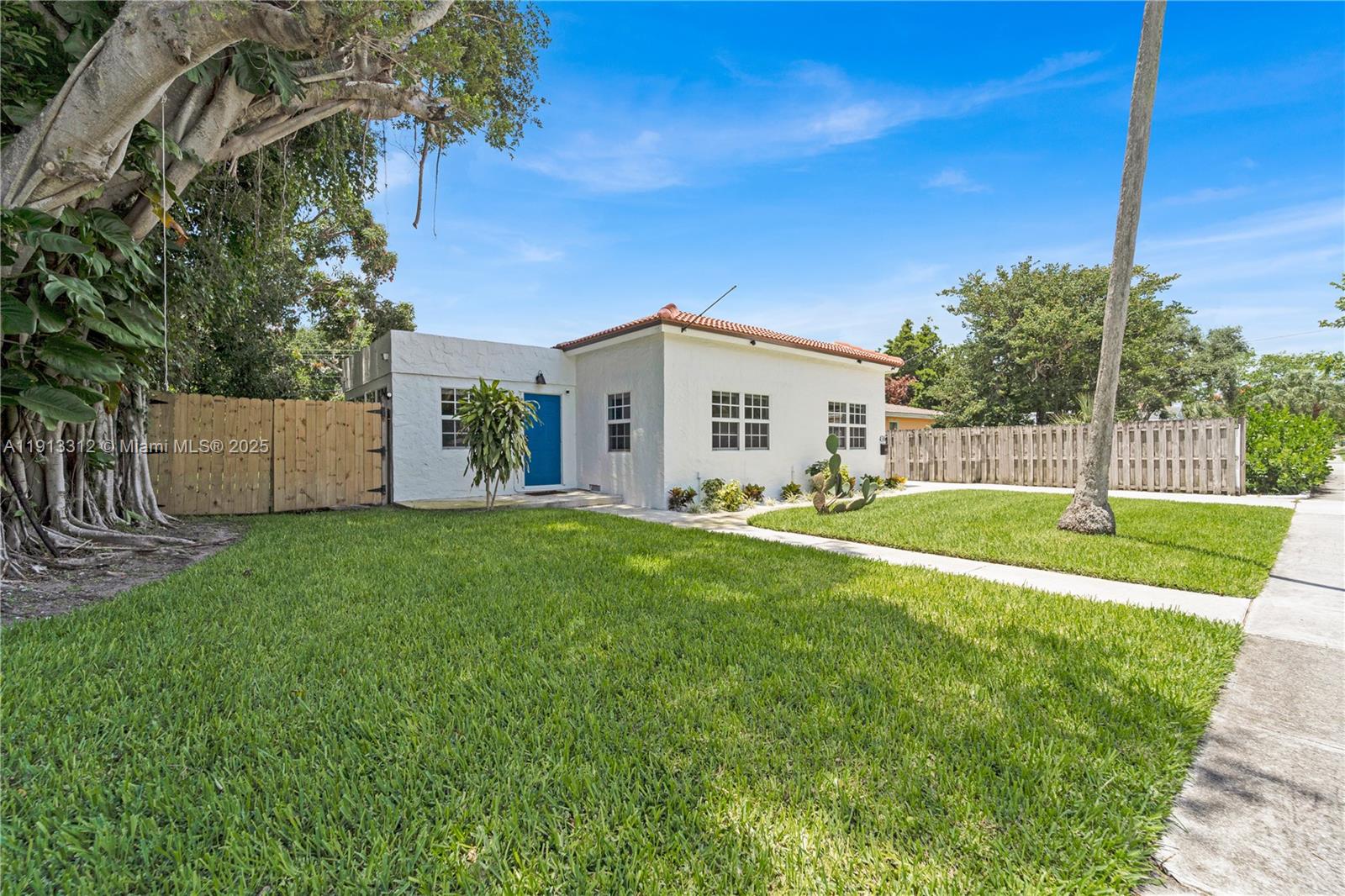 See details 436 3 / 2 1052 sq. ft. $ 2025-11-12 0 Photo