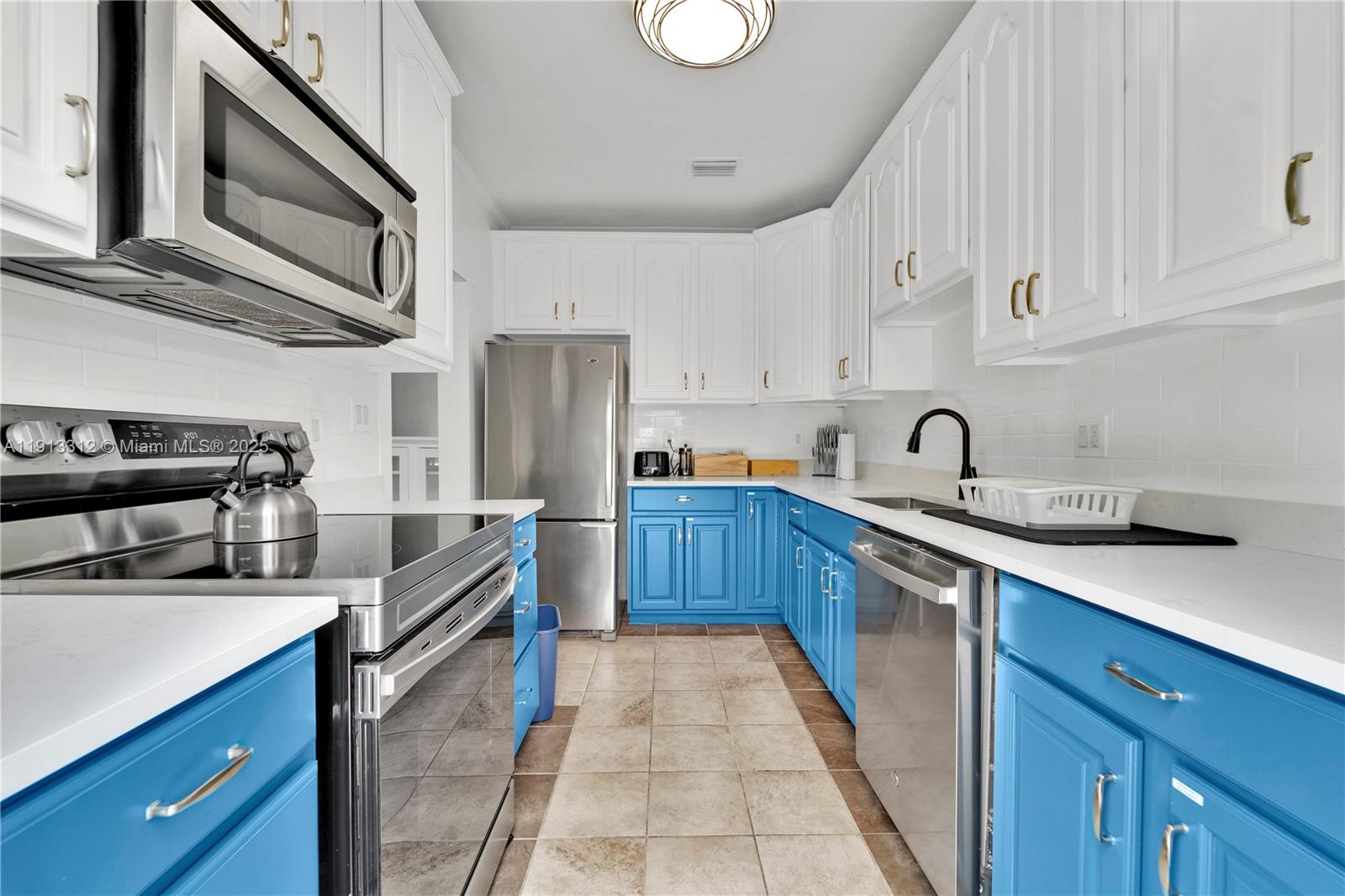 See details 436 3 / 2 1052 sq. ft. $ 2025-11-12 0 Photo