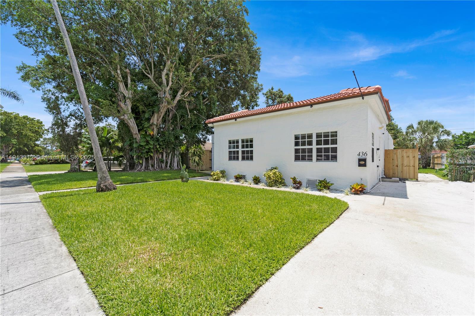 See details 436 3 / 2 1052 sq. ft. $ 2025-11-12 0 Photo